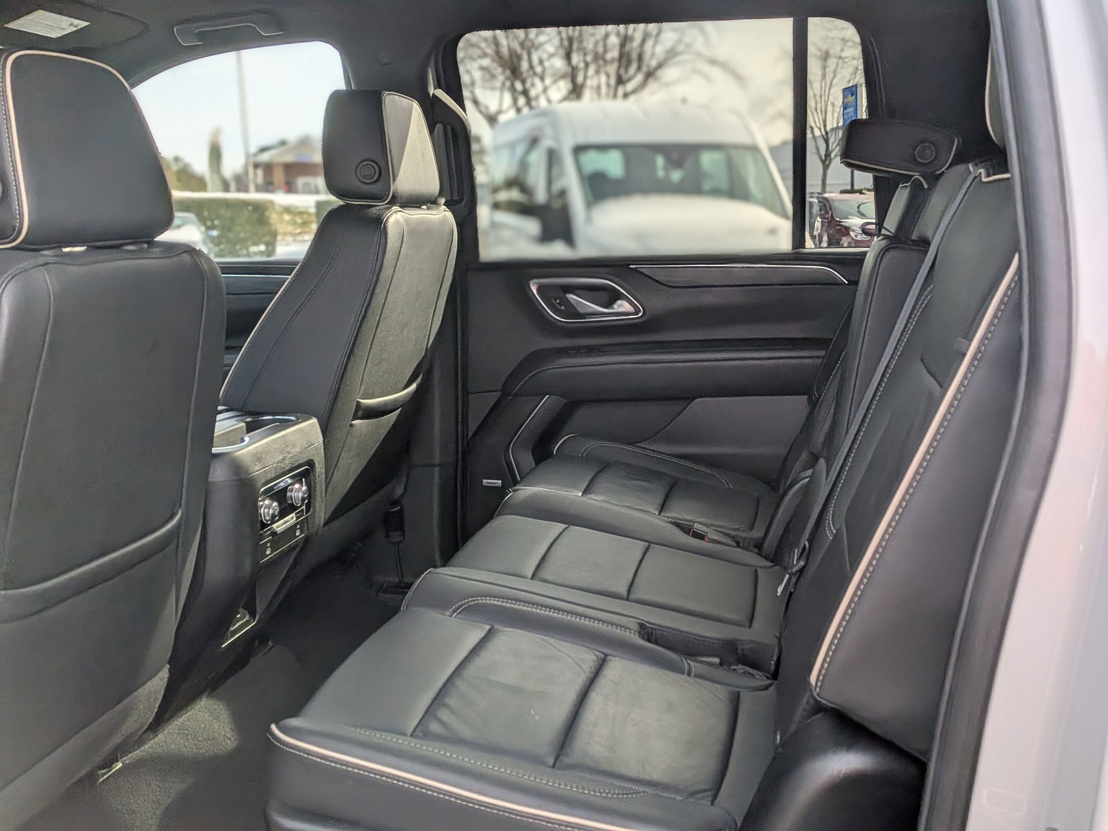 Used 2024 GMC Yukon XL SLT image 33