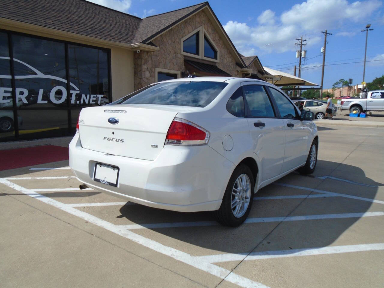 Used 2009 Ford Focus SE FWD image 8