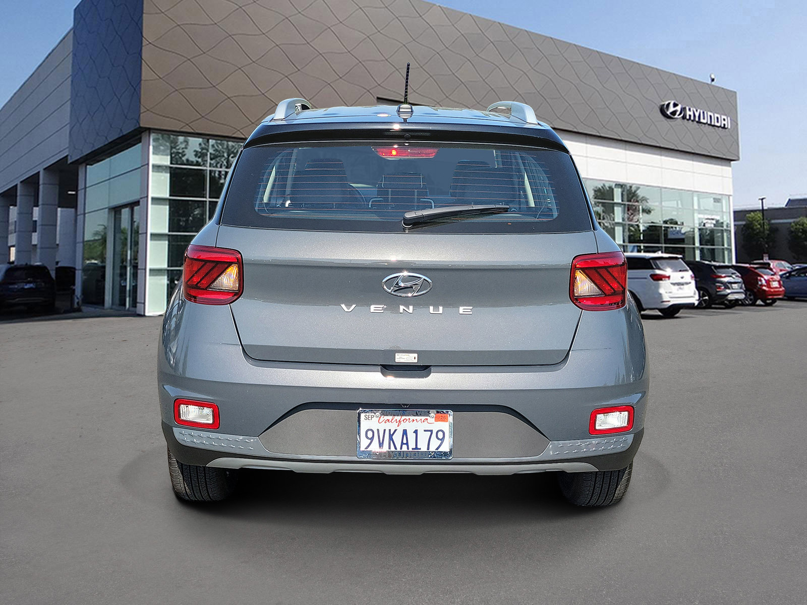 Certified 2025 Hyundai Venue Limited FWD image 4