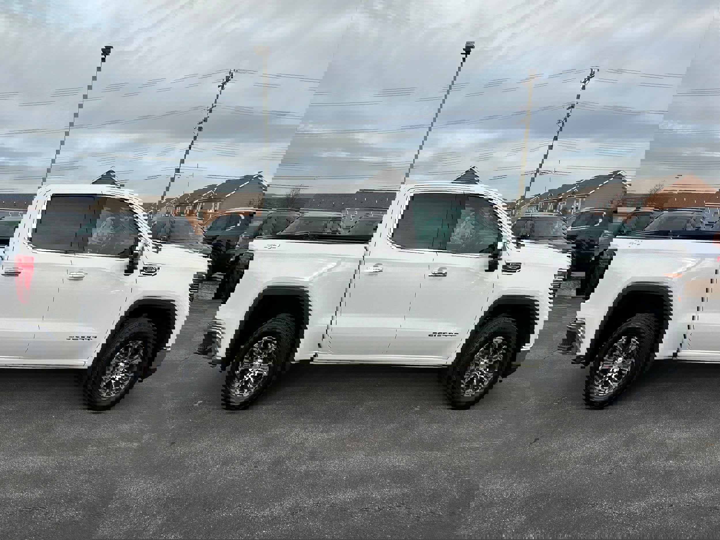 Used 2025 GMC Sierra 1500 SLT image 4