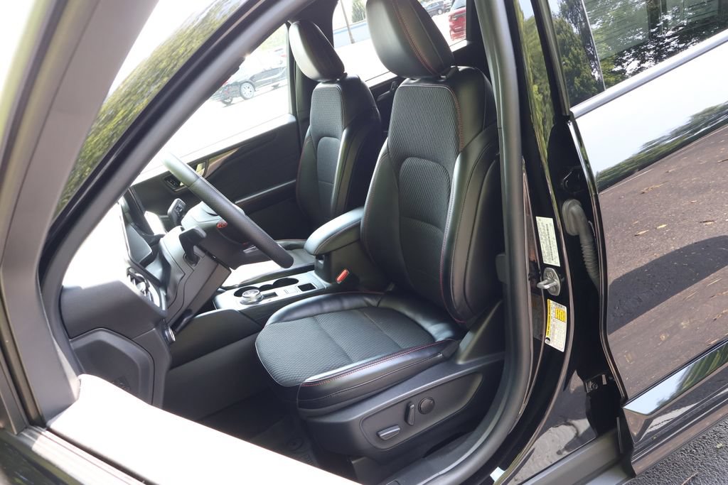 Used 2024 Ford Escape ST-Line w/ Tech Pack #1 AWD/4WD image 31
