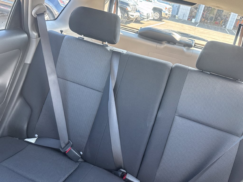 Used 2007 Pontiac Vibe w/ Preferred Package FWD image 26