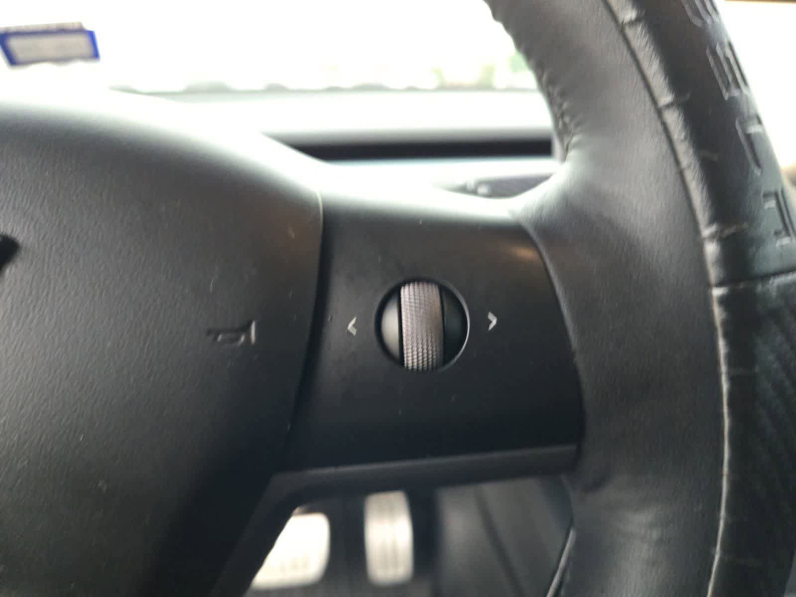 Used 2022 Tesla Model Y Performance AWD/4WD image 22