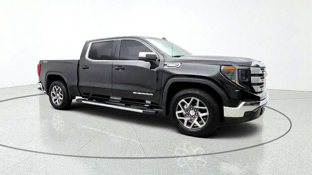 Used 2025 GMC Sierra 1500 SLE AWD/4WD image 3
