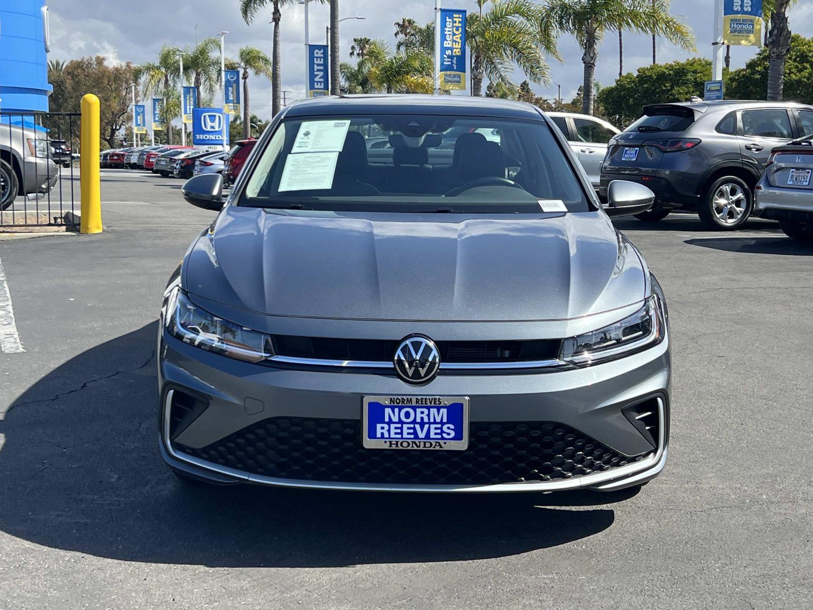 Used 2025 Volkswagen Jetta SE FWD image 4