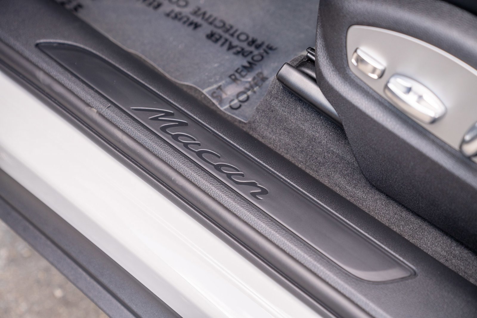 Certified 2025 Porsche Macan image 11