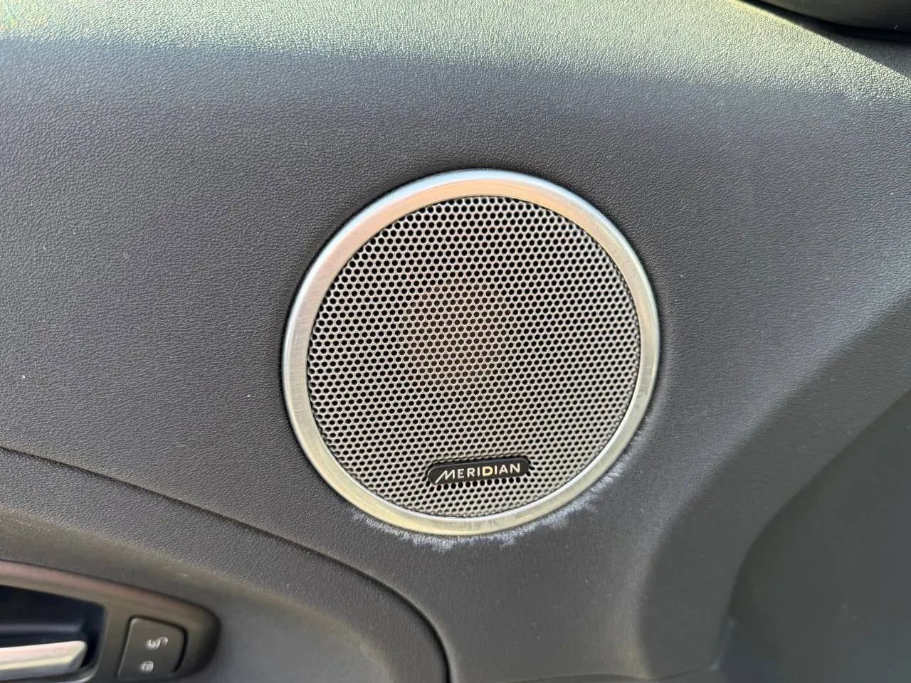 Used 2015 Land Rover Range Rover Evoque Pure image 37