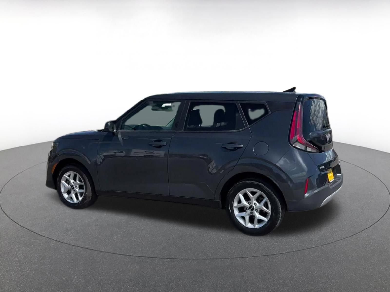 Used 2025 Kia Soul LX w/ LX Technology Package FWD image 9