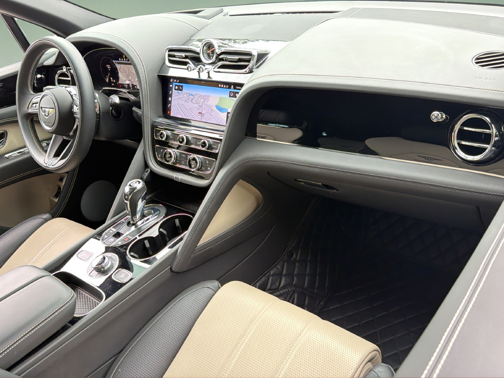 Used 2022 Bentley Bentayga AWD/4WD image 2