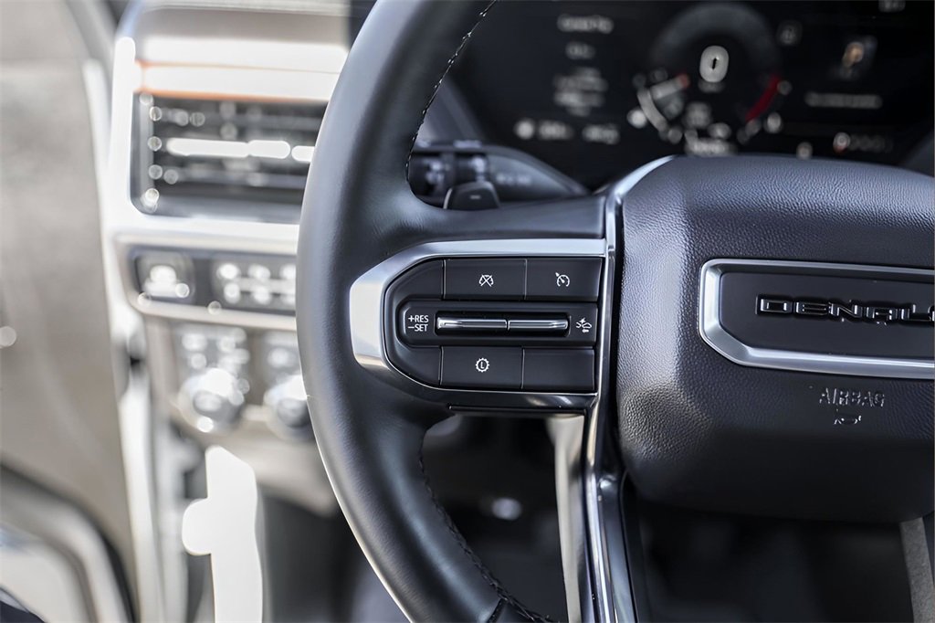 Used 2025 GMC Yukon XL Denali image 14