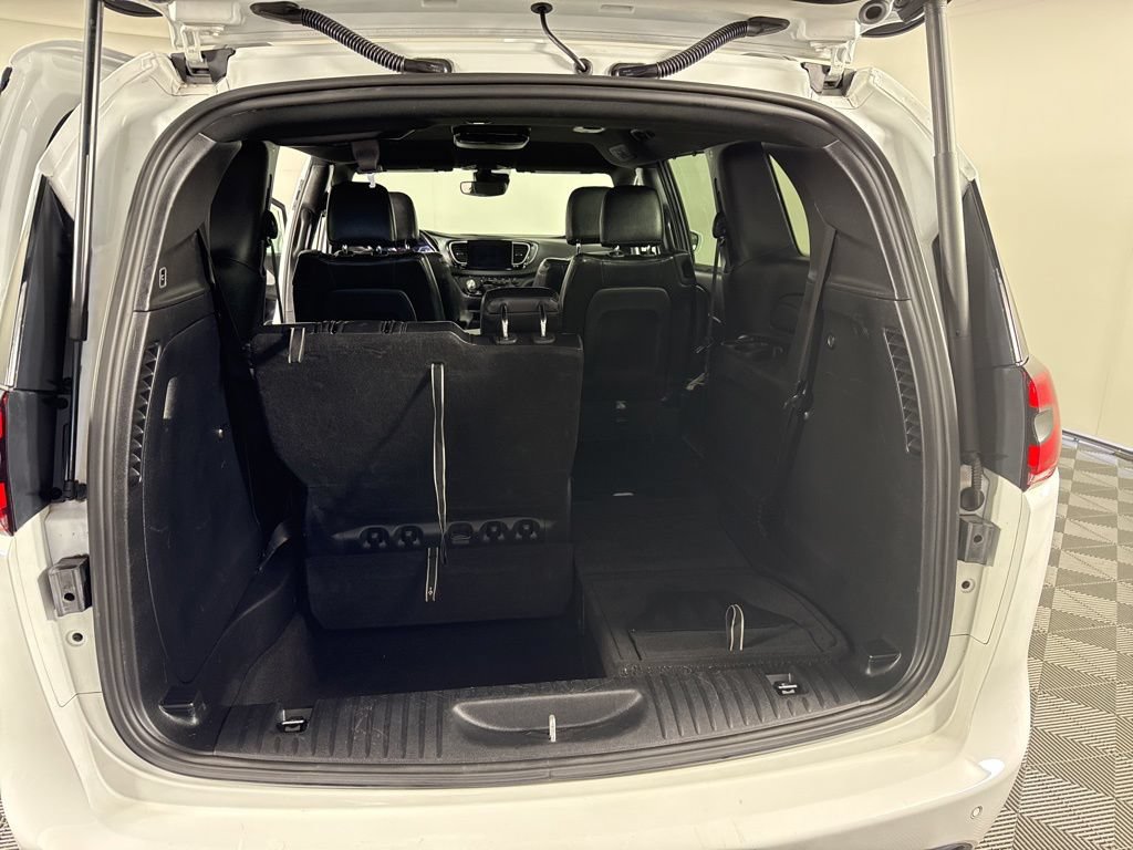 Used 2021 Chrysler Pacifica Touring w/ S Appearance Package FWD image 30