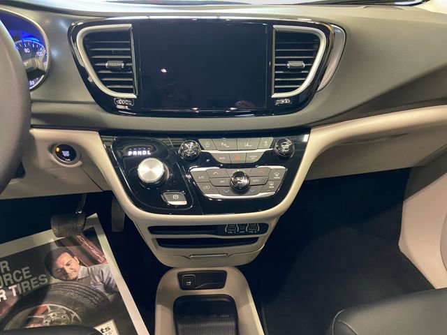 Certified 2024 Chrysler Pacifica Touring-L image 13
