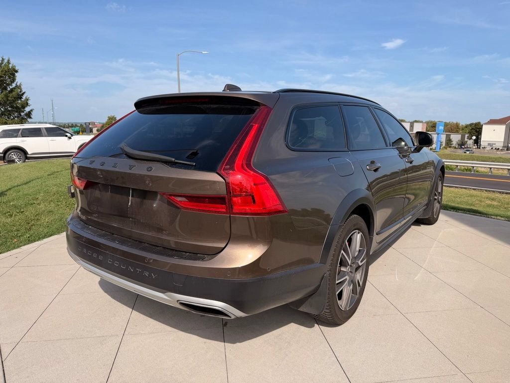 Used 2017 Volvo V90 T6 Cross Country AWD/4WD image 9
