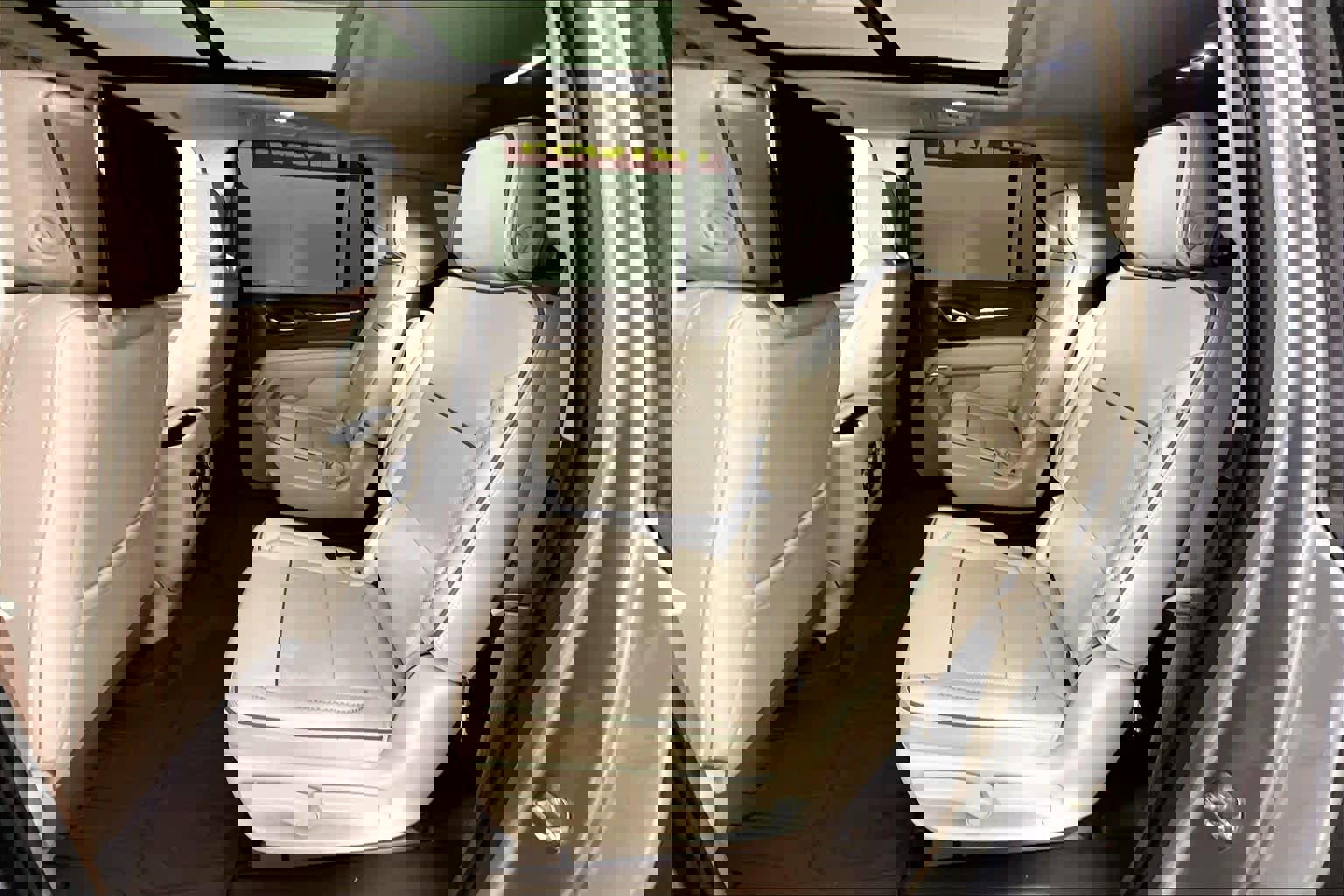 Used 2023 GMC Yukon XL Denali w/ Denali Reserve Package image 18