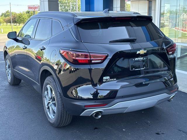 Used 2024 Chevrolet Blazer LT w/ Convenience Package FWD image 4