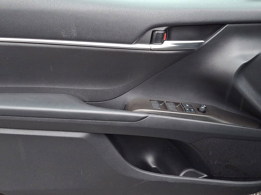 Used 2022 Toyota Camry LE image 12