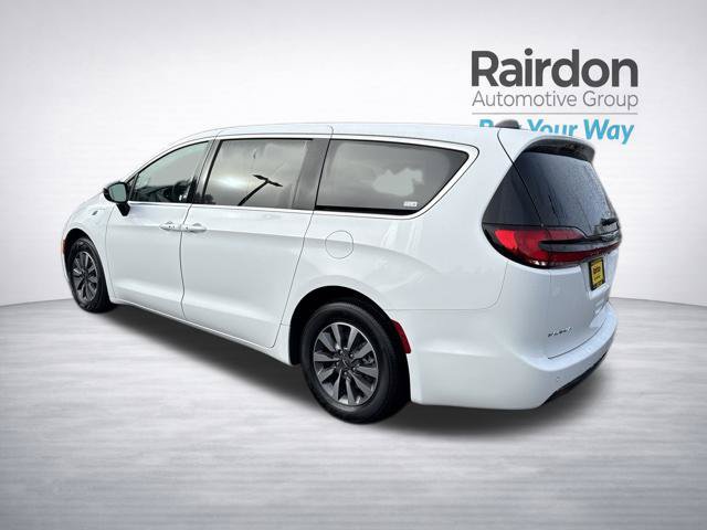 Used 2024 Chrysler Pacifica Limited FWD image 5