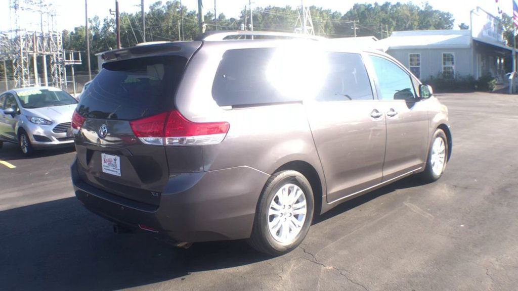 Used 2014 Toyota Sienna XLE w/ Entertainment Package image 8