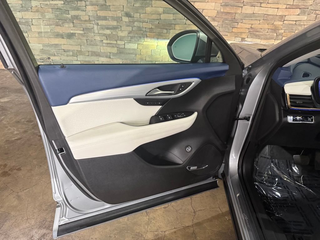 Used 2024 Buick Envision Avenir AWD/4WD image 9