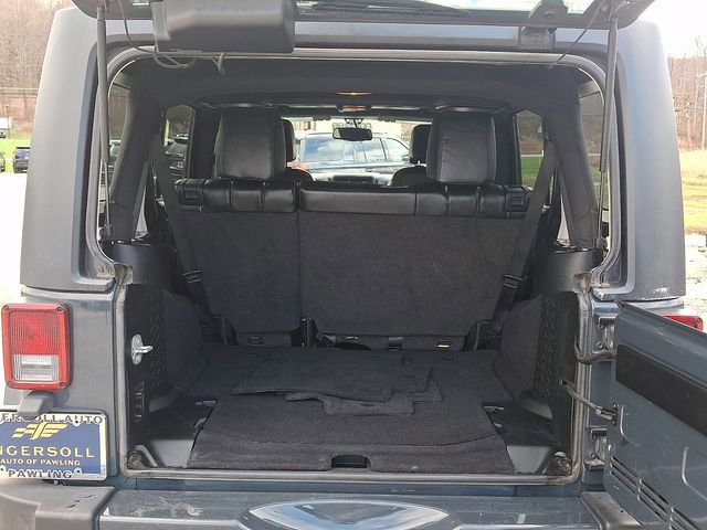 Used 2018 Jeep Wrangler Unlimited Sahara w/ Connectivity Group image 26