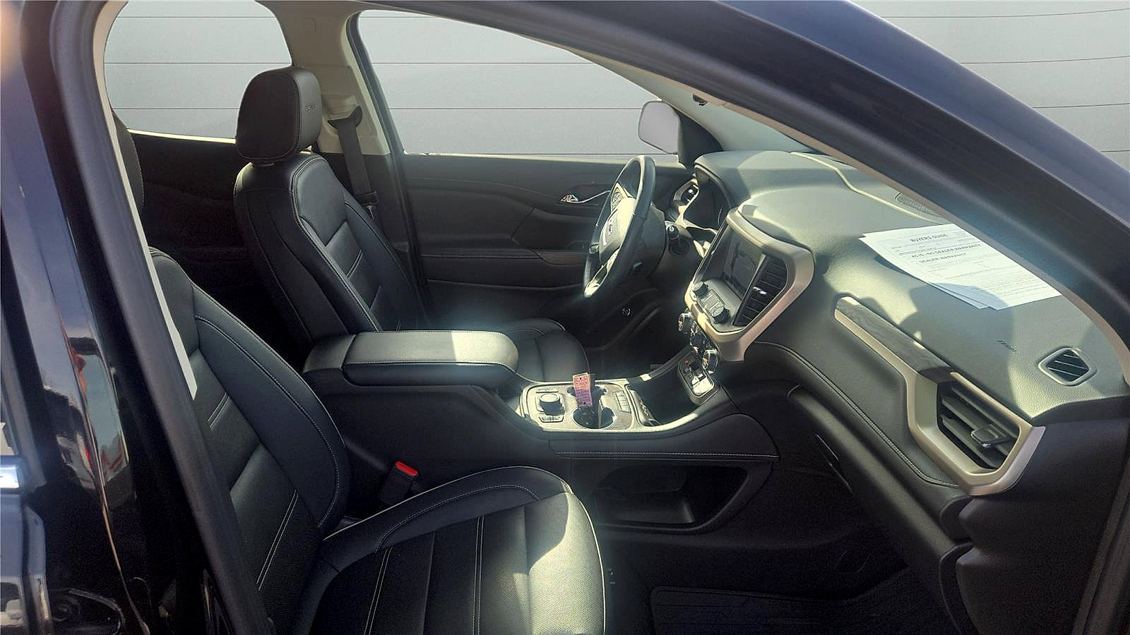 Used 2023 GMC Acadia Denali w/ Denali Ultimate Package AWD/4WD image 25