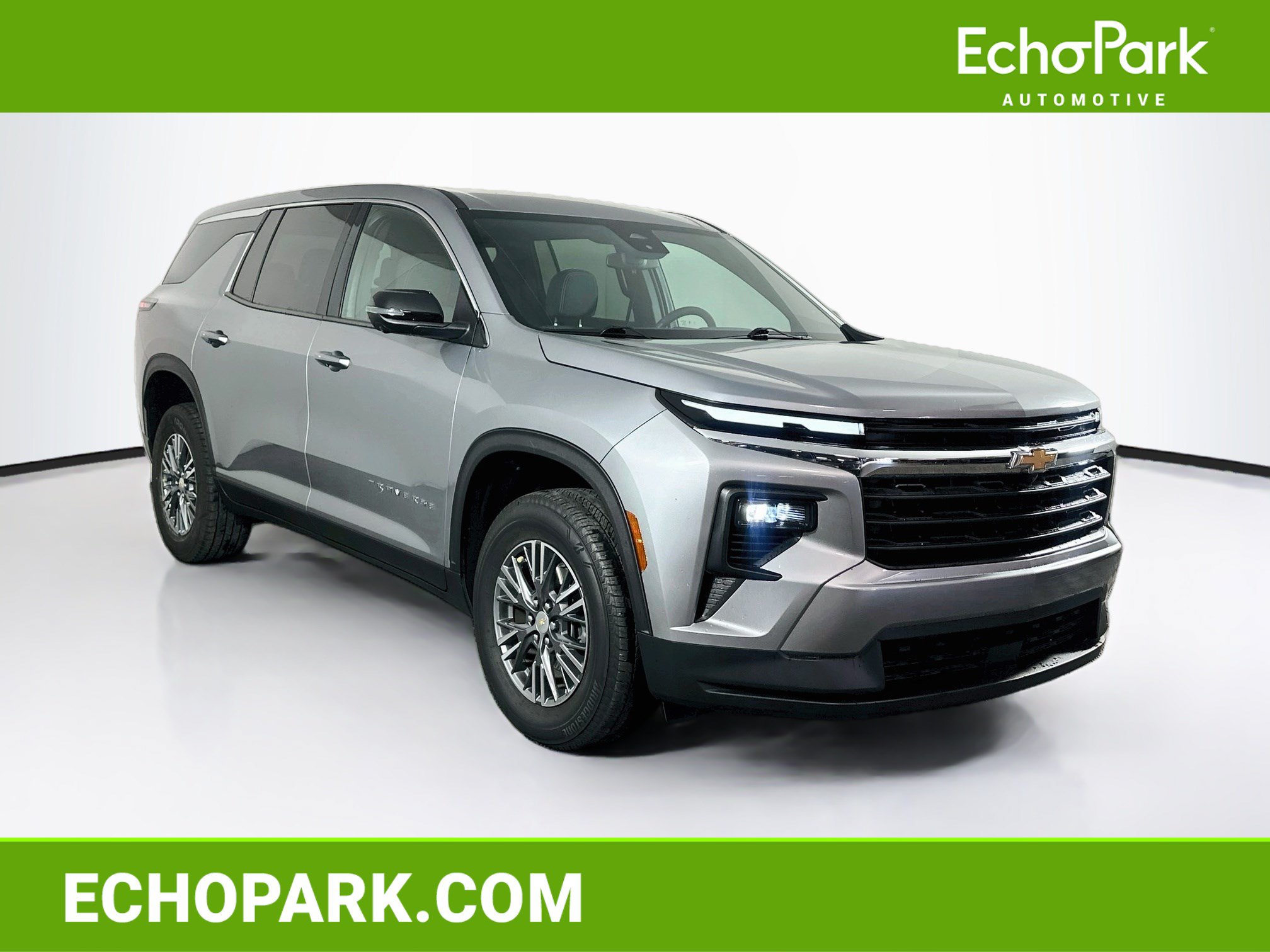 Used 2024 Chevrolet Traverse LS FWD image 1