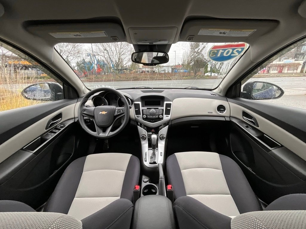 Used 2013 Chevrolet Cruze LS image 15