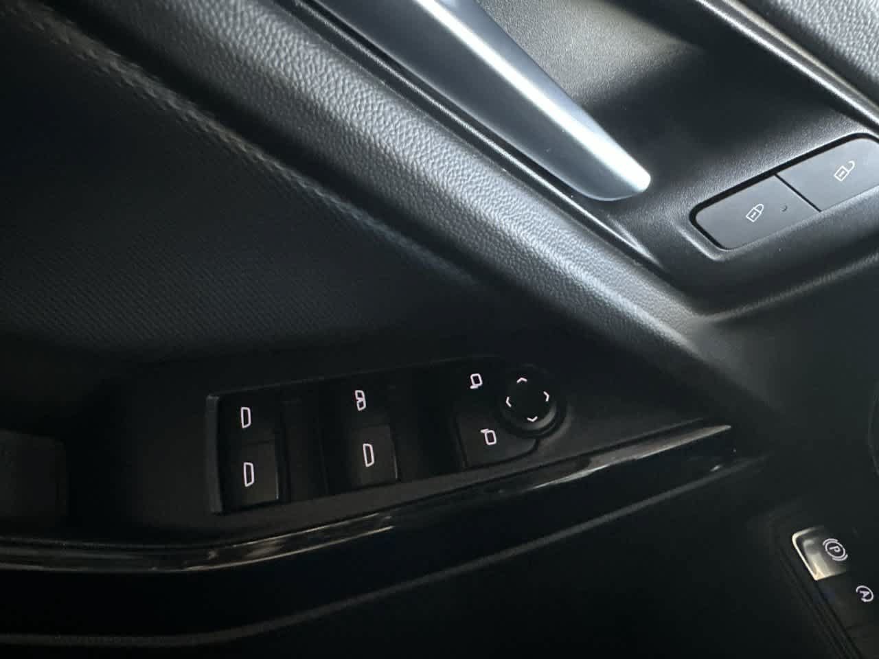 Used 2025 Chevrolet Equinox LT FWD image 17