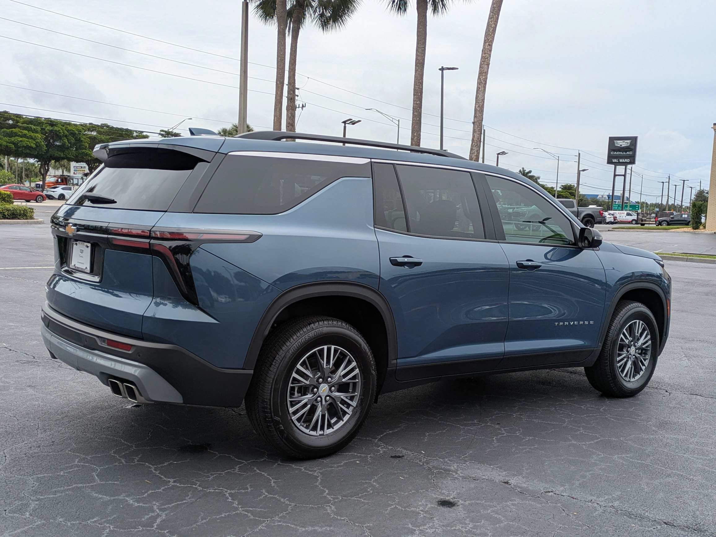 Used 2026 Chevrolet Traverse LT FWD image 5