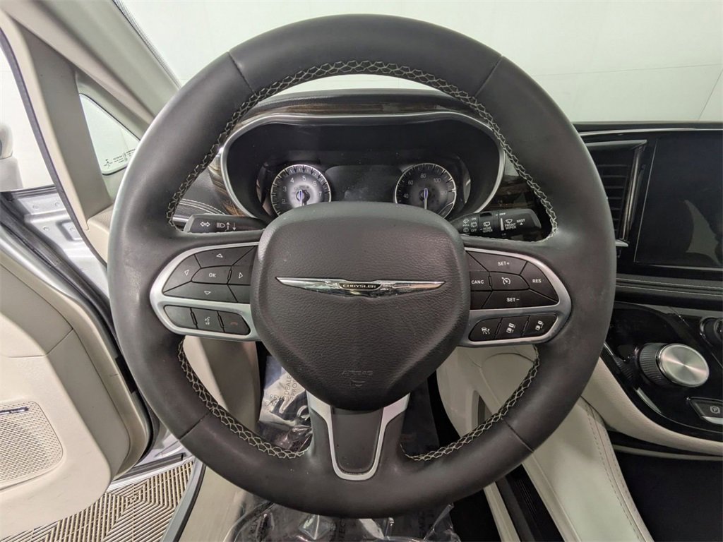 Certified 2022 Chrysler Pacifica Limited image 19