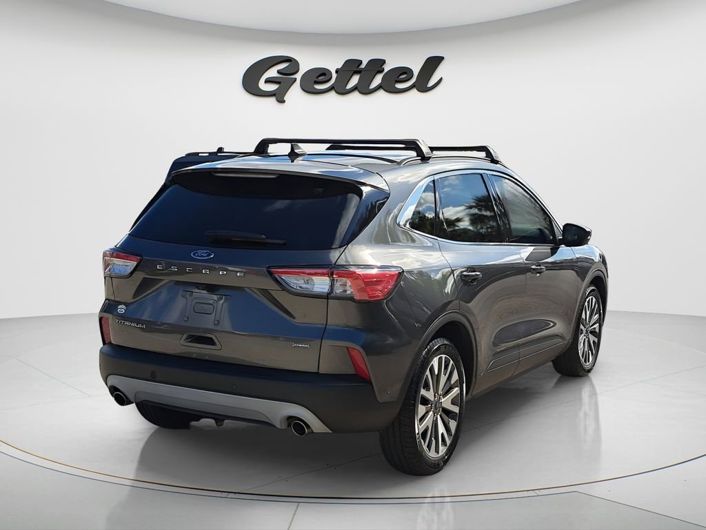 Used 2020 Ford Escape Titanium image 3