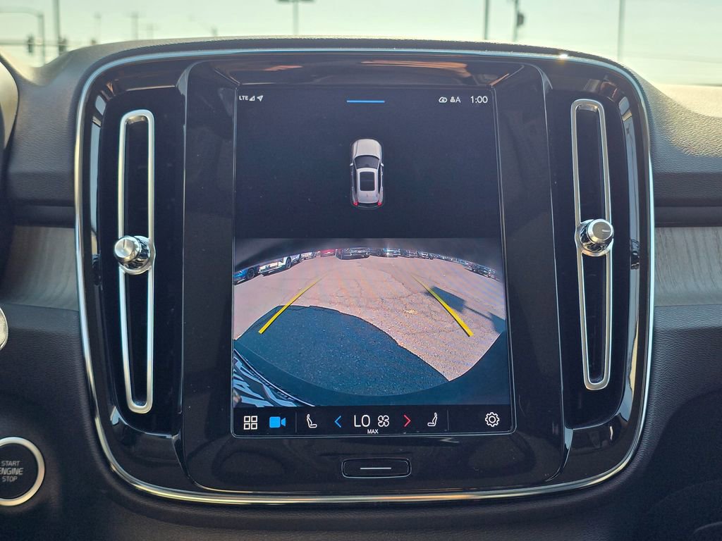 Used 2023 Volvo XC40 B5 Plus image 31