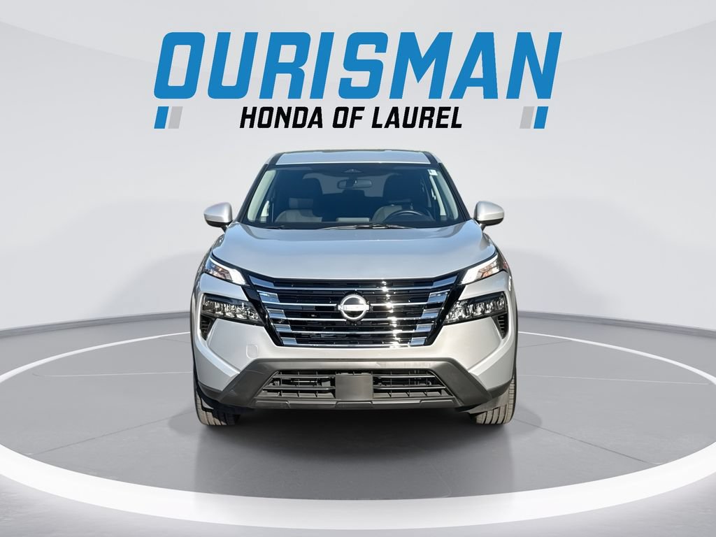 Used 2025 Nissan Rogue SV AWD/4WD image 3