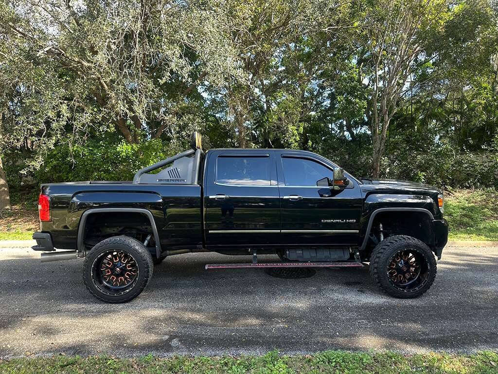 Used 2017 GMC Sierra 2500 Denali w/ Duramax Plus Package AWD/4WD image 8