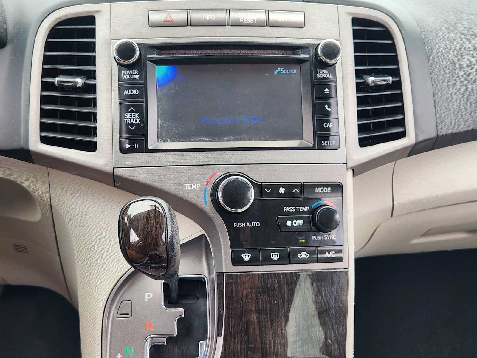 Used 2013 Toyota Venza LE w/ LE Convenience Pkg FWD image 16