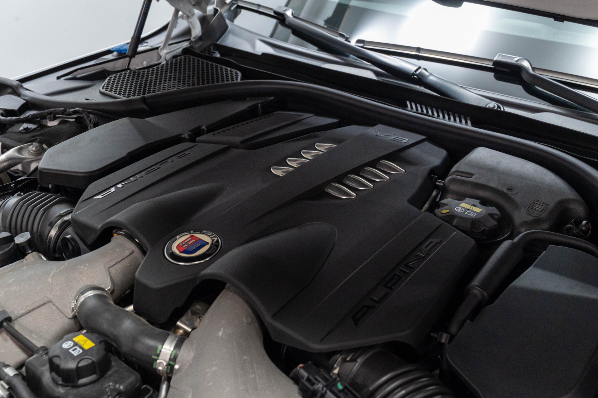 Used 2022 BMW ALPINA B7 xDrive AWD/4WD image 44