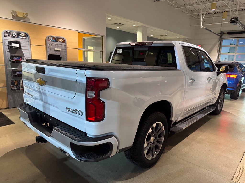 Used 2026 Chevrolet Silverado 1500 High Country w/ Technology Package AWD/4WD image 3