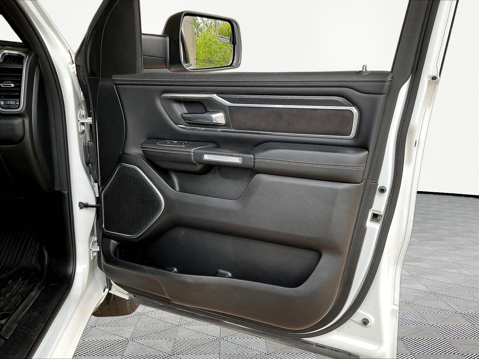 Used 2023 RAM 1500 Laramie AWD/4WD image 29