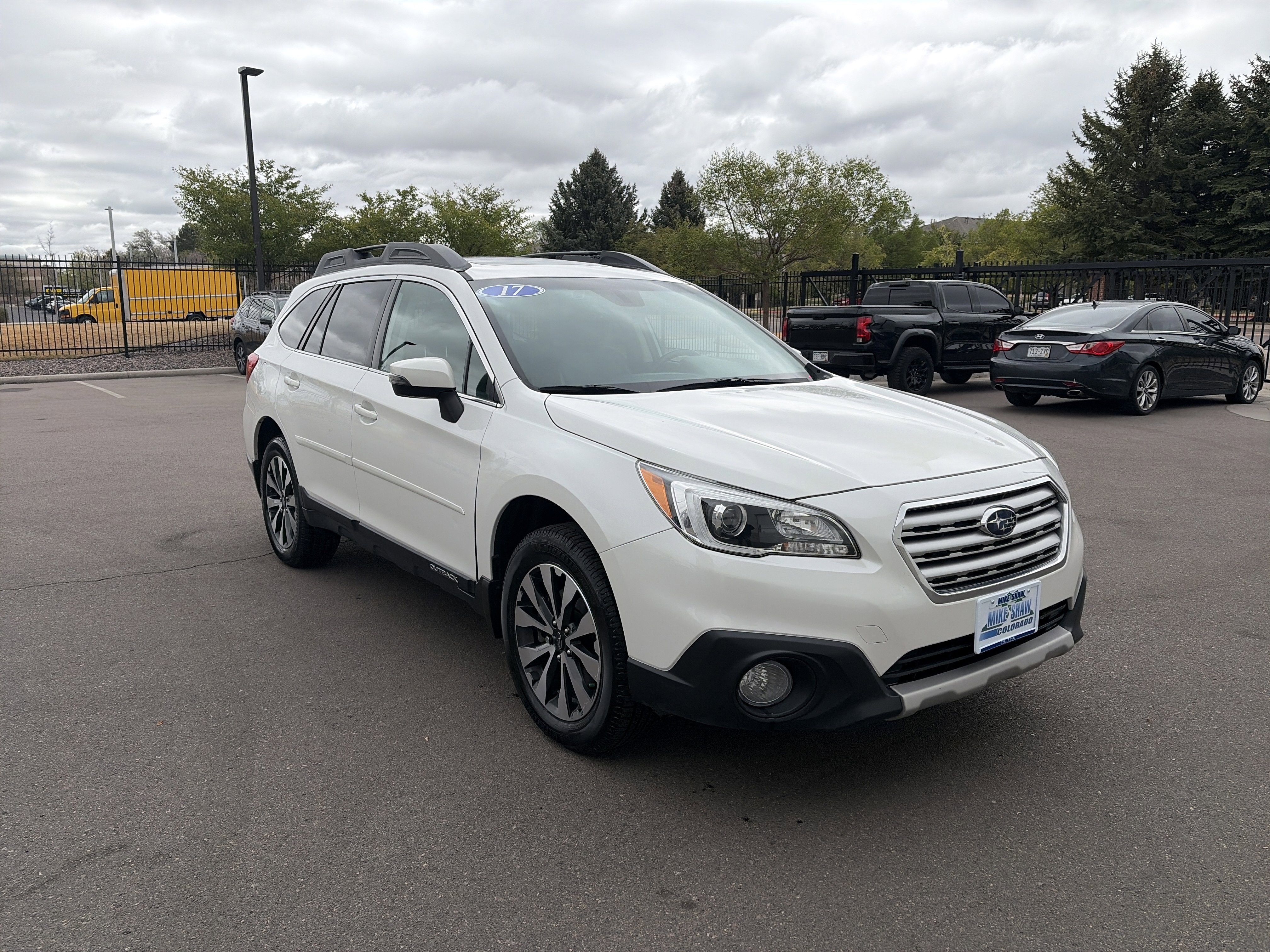 Used 2017 Subaru Outback 2.5i Limited AWD/4WD image 3