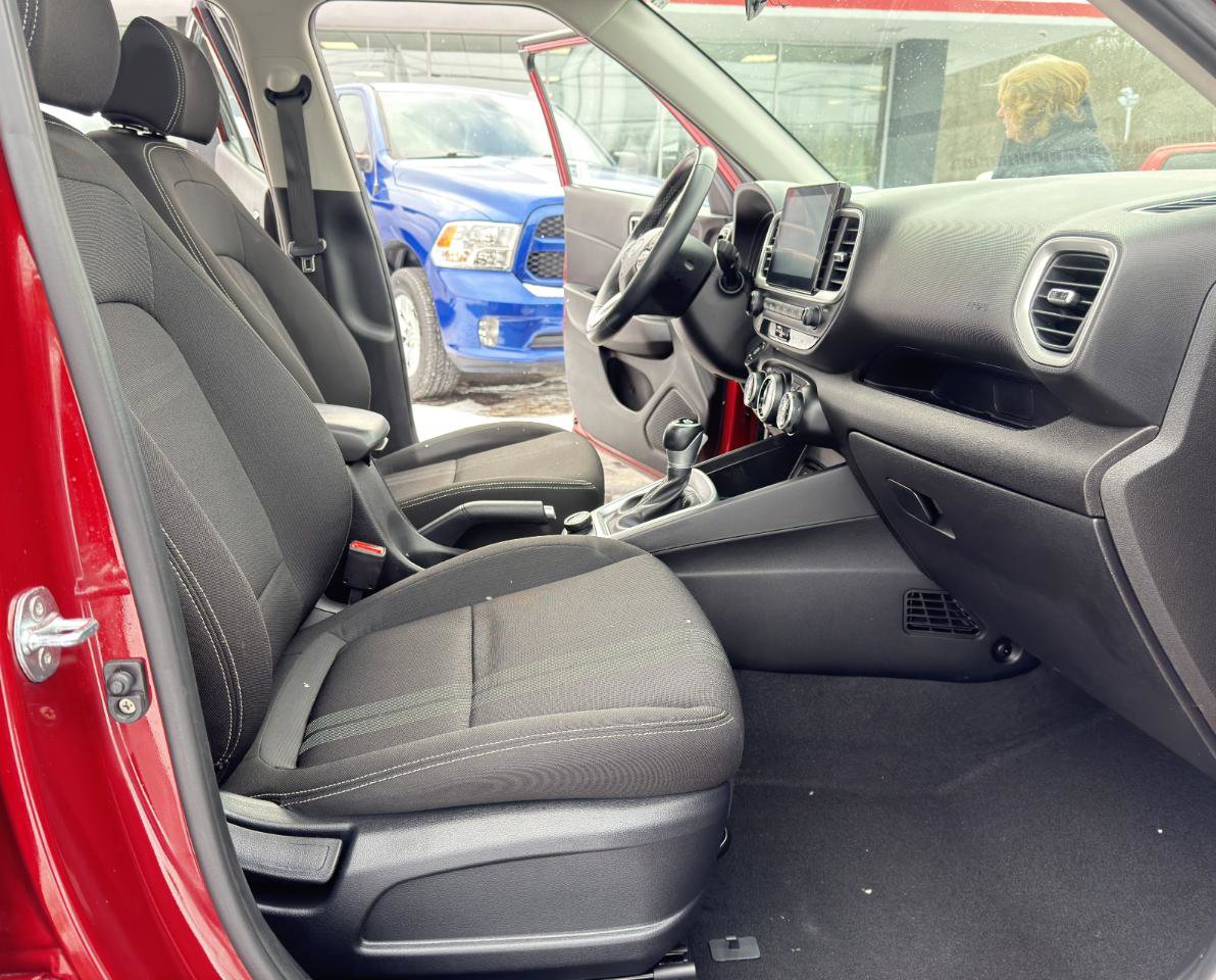 Used 2024 Hyundai Venue SEL FWD image 38