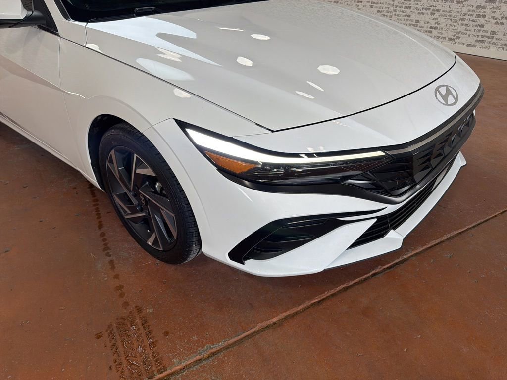 Certified 2024 Hyundai Elantra SEL w/ Convenience Package image 9