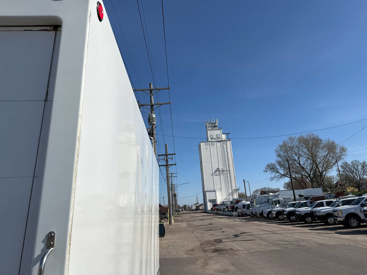 Used 2017 Ford E-350 and Econoline 350 Super Duty w/ Exterior Upgrade Package image 30