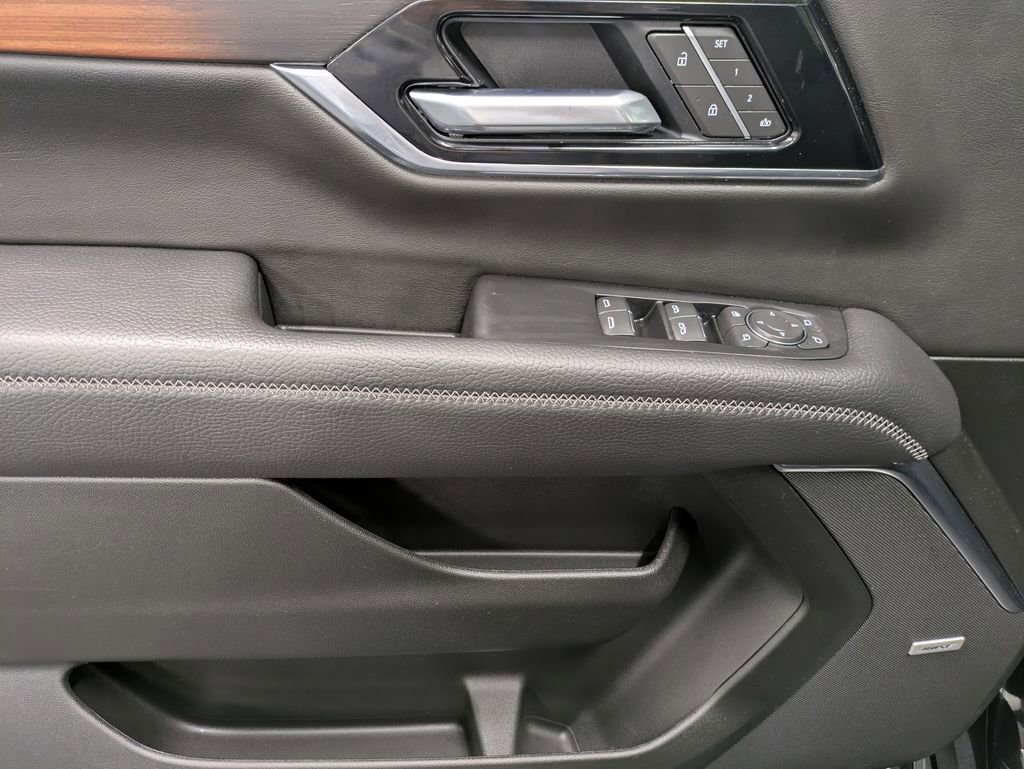 Used 2026 GMC Yukon XL Denali w/ Sun & Power Step Package image 10