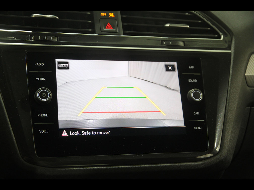 Used 2023 Volkswagen Tiguan SE AWD/4WD image 13