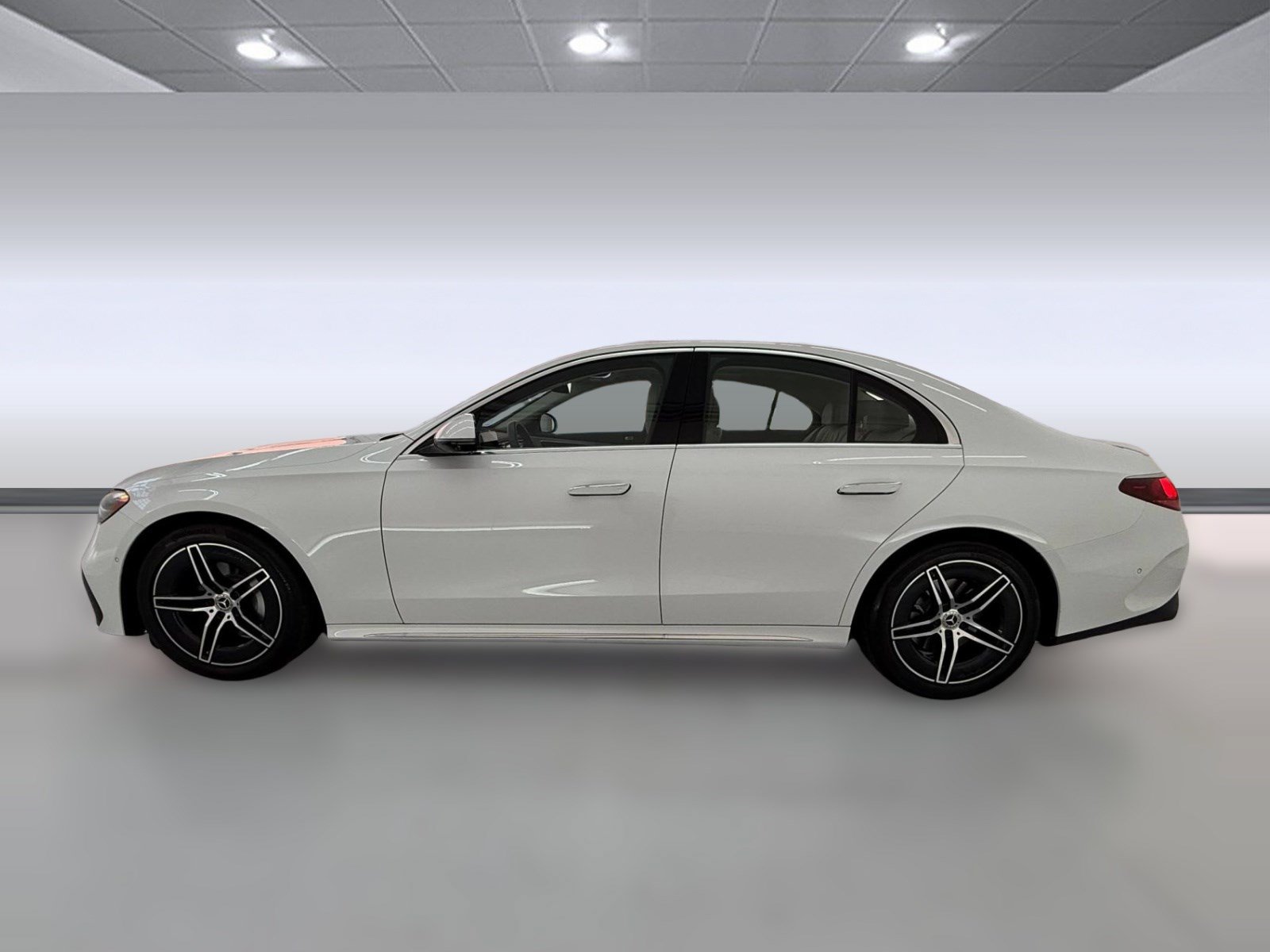 Used 2025 Mercedes-Benz E 350 4MATIC Sedan image 2