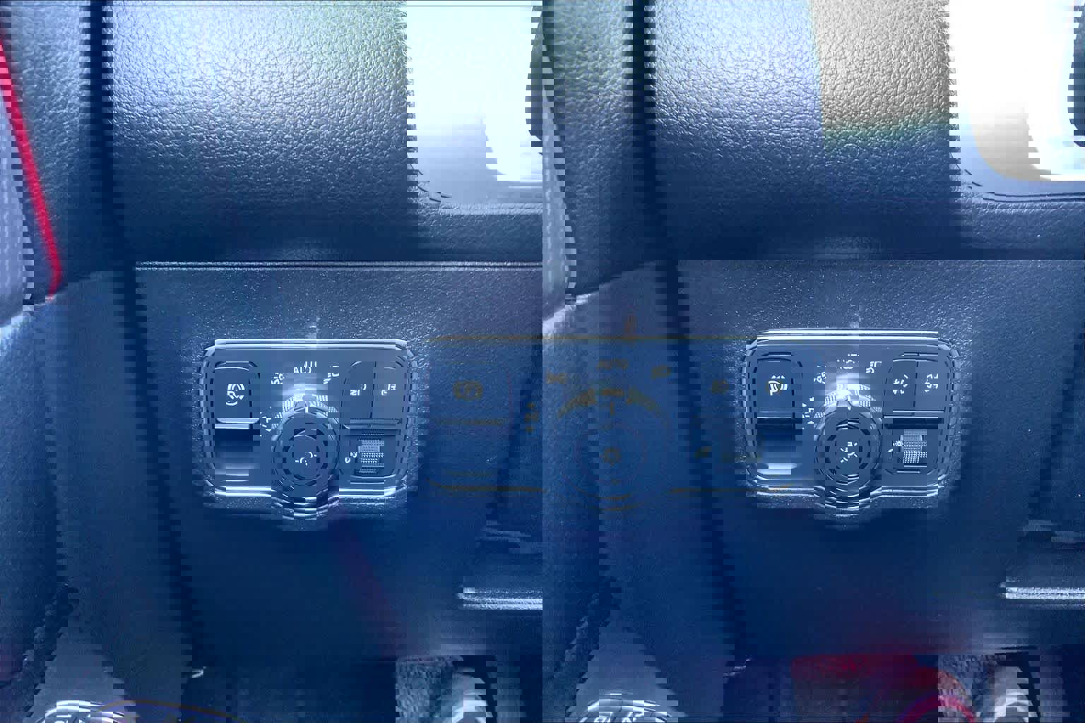 Used 2022 Mercedes-Benz GLB 250 4MATIC image 33