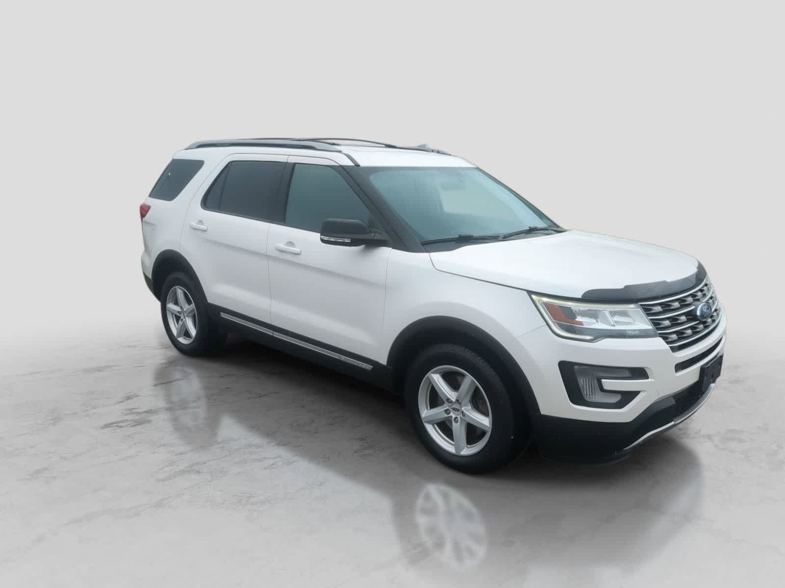Used 2017 Ford Explorer XLT AWD/4WD image 2