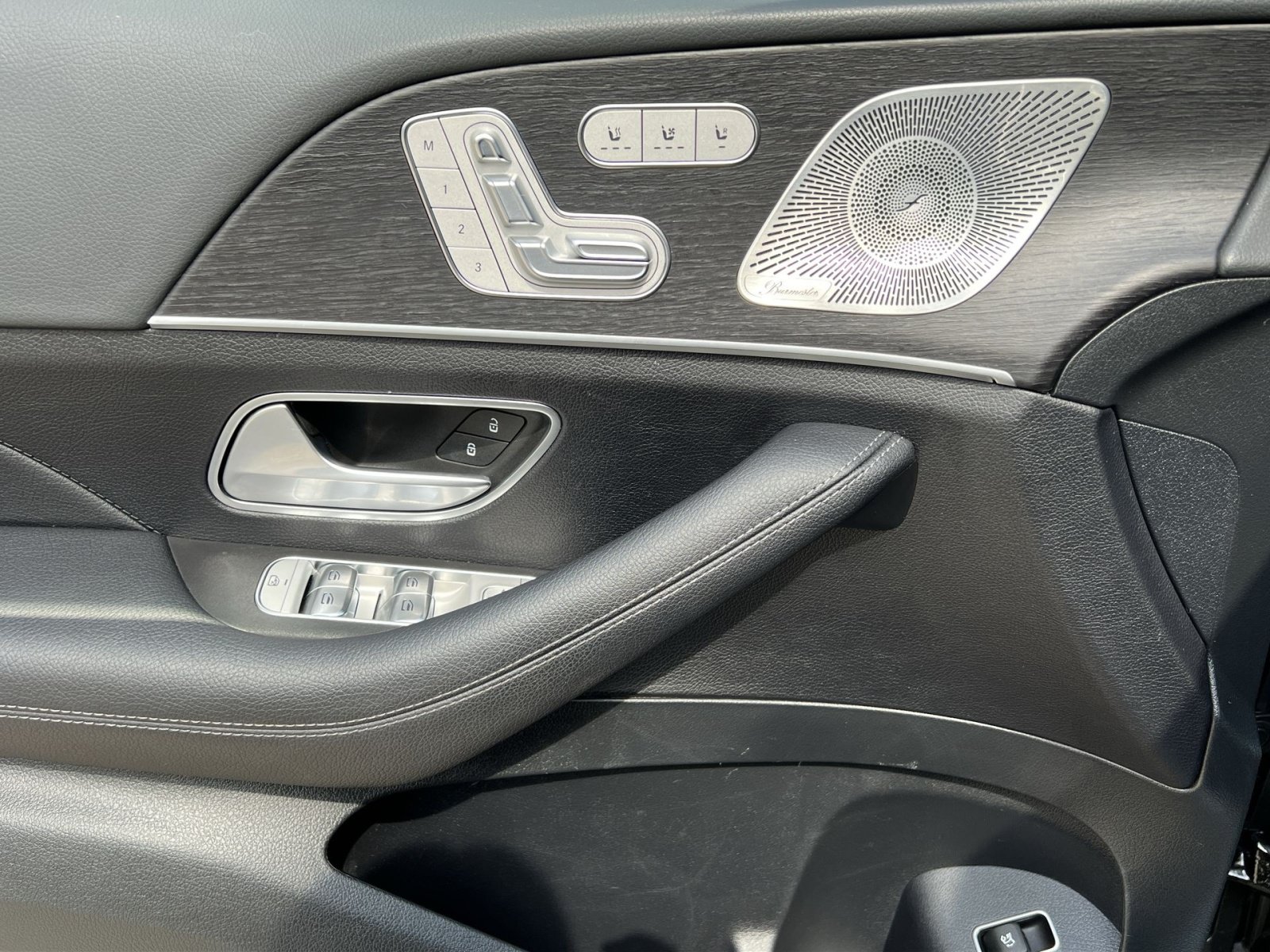 Used 2025 Mercedes-Benz GLS 450 4MATIC image 15