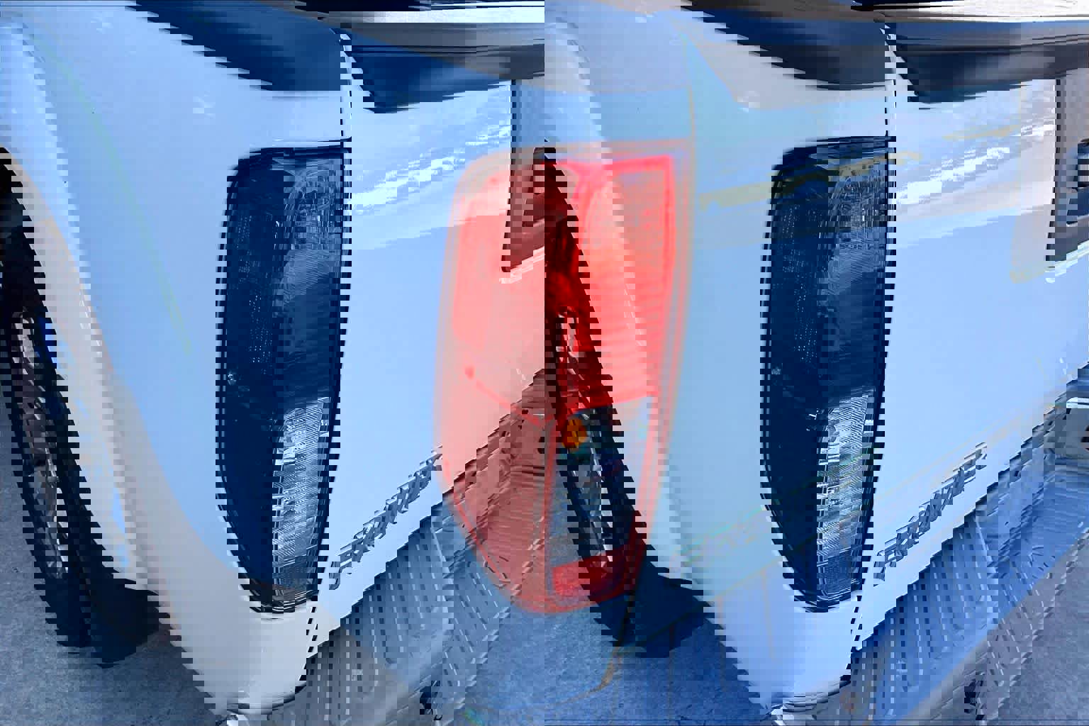 Used 2014 Nissan Frontier SL image 27