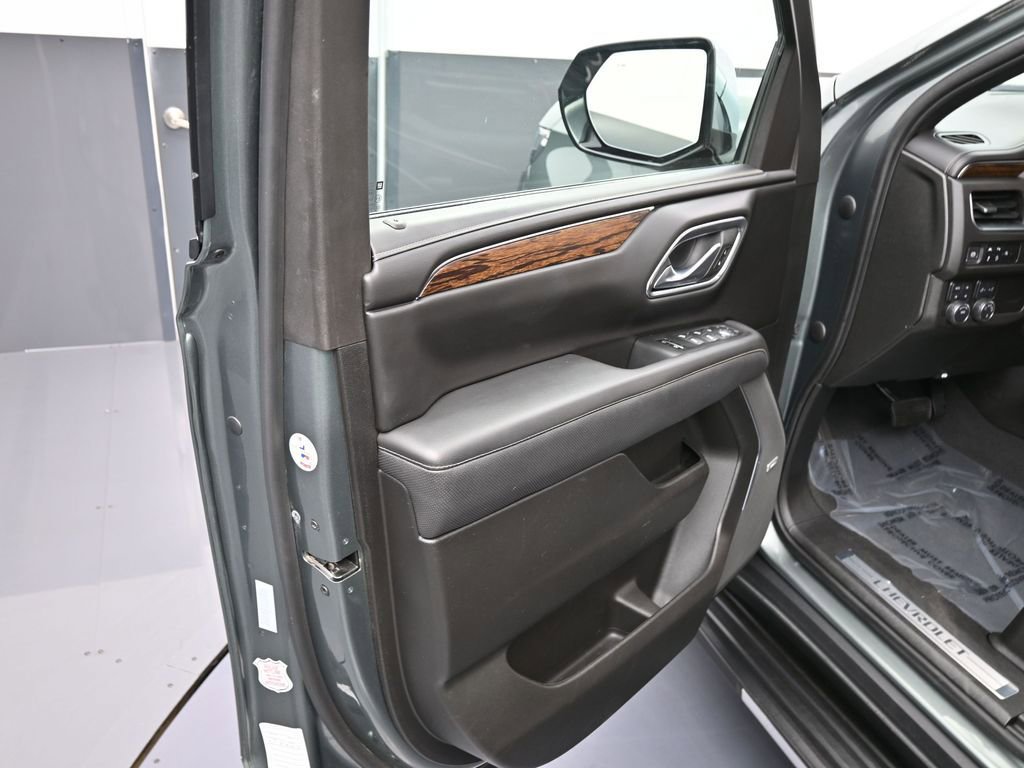 Used 2023 Chevrolet Suburban Premier image 12
